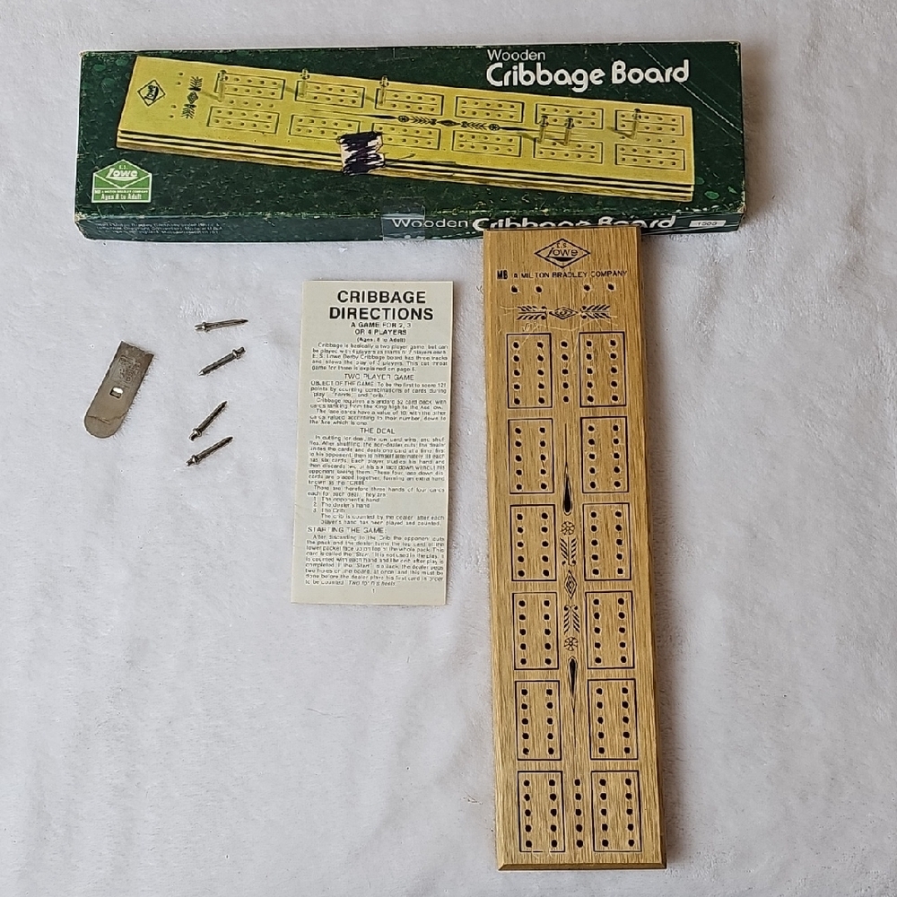 Vintage Wooden Cribbage Board Set. E.S. Lowe